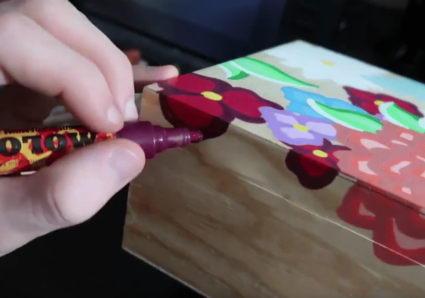 8E MOODY painting a wooden box with MOLOTOW ONE4ALL