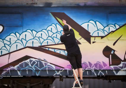AKTE ONE paints the MOLOTOW TRAIN