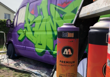 ROMEO & MEGA spray-painting a Camping Van