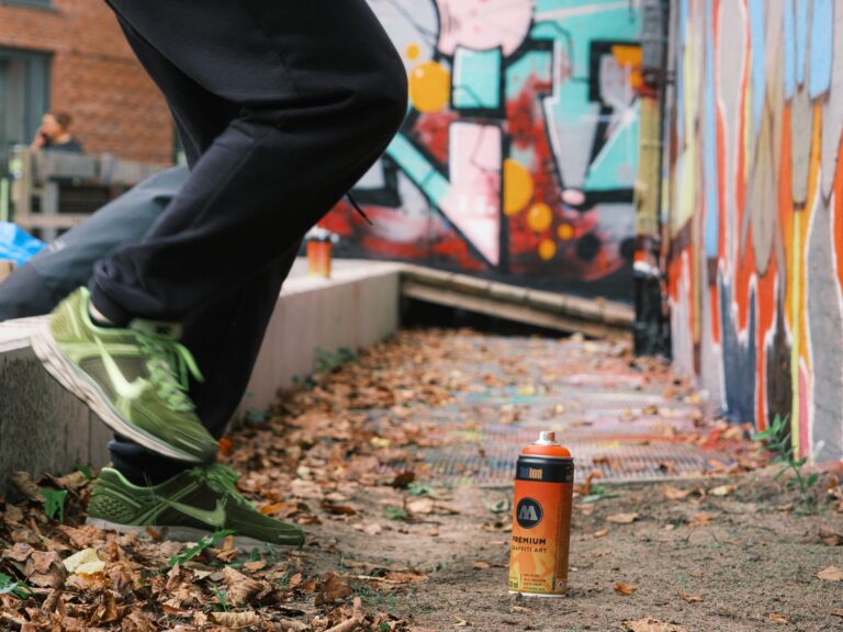 Namedropping-Fakey_TheRedThread-3289