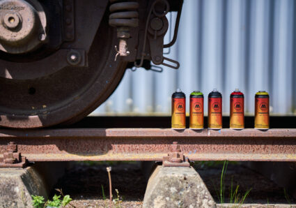 Artist Duo VIDEO & SCKRE painting the MOLOTOW TRAIN twice